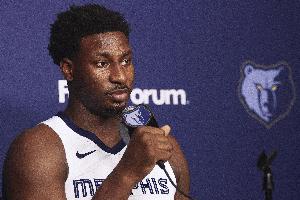 不理想！小贾伦-杰克逊14中7拿到19分6板 出现5失误&6犯离场