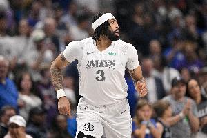 队记：球队医疗团队与浓眉团队就复出时机产生分歧 老板支持前者