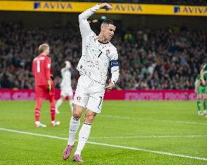 肘击染红！多家葡媒：C罗已获准离开国家队，足协希望他下轮观战