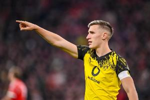 世体：巴萨中卫引援关注施洛特贝克，球员估价4000万欧元