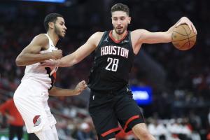 申京：被重点盯防有点“烦人”但很有趣 在国家队比赛给了我信心