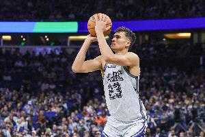 突然发力！席尔瓦内外开花连得7分 帮助魔术占据场上主动