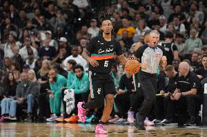 马刺迎战国王 卡斯尔因左臀部伤势本场比赛不会回归