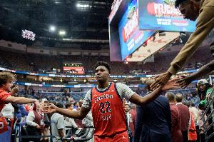 与邓肯观点相同！追梦：奎因有望成为非常棒球员 他要更有侵略性