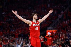 申京力压莫布里？霍勒迪：不新鲜 常规操作！他打任何人都能做到