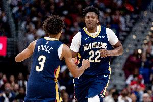 奎因砍鹈鹕队史中锋最年轻30+！也是队史首位单场命中率超65%新秀