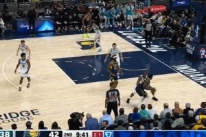 太难了吧！西卡面对迪亚巴特 不调整翻身压哨打板长两分！