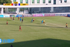 武汉女足开场7分钟领先！王霜中路起脚破门，宋菲传中助攻