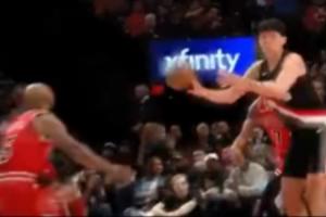 没进球没关系！杨瀚森抢到进攻篮板 随后不看人传球助攻格兰特3分