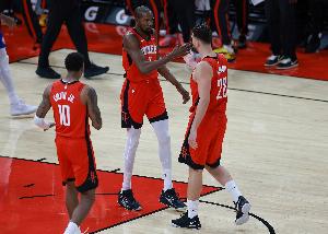 追梦：火箭不容小觑 大阵容很猛 但季后赛将考验他们的控卫问题