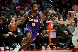 队记：湖人将后卫布朗尼和前锋阿杜下放至南湾湖人队