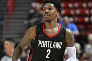 不手软！凯莱布·乐福空位三分一箭穿心 开拓者仍领先勇士4分