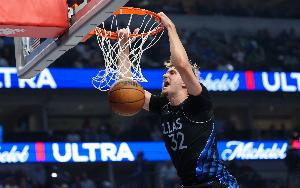 19岁前20+场次：詹姆斯14次第一 弗拉格5次第二 科比4次第三