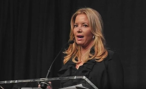 队记：湖人重组球探部门的时机很奇怪 现在正是球探考察黄金季