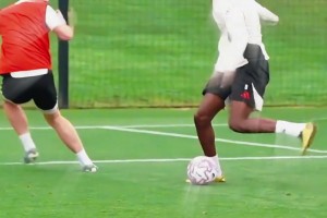 利物浦官媒晒伊萨克训练视频：丝滑小连招，你的‘双足怪’来也