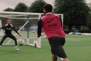 哥几个是沾点喜剧天赋在身上的！切尔西队内的欢乐训练！