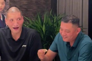 脸都红了 喝不少哈！巴特尔晒兰州行和逍遥王巩晓彬一块聚餐~