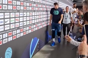 徐杰细节单打徐昕！前面防的非常好，最后一下跳起来全毁了