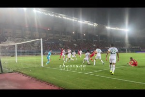 无奈！现场实拍：钟义浩乱战破门瞬间，国安众将呆若木鸡