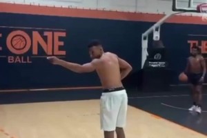 神龟附体！姆巴佩打篮球1v1，三分神射法兰西最锋利的剑