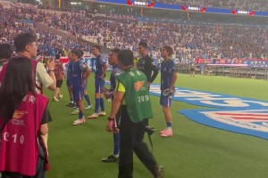 犯规了吗？近距离观看汪海健角球直接破门，泰山球员投诉犯规无果