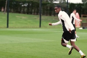 融入球队！利物浦官方晒伊萨克训练视频，终结能力很强啊