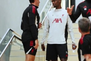 帅哥你谁？当年阿利森剃掉标志性络腮胡 ，被麦卡调侃后羞涩捂脸