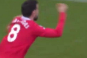 有一说一！这是曼市德比最具争议的一幕！