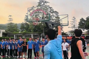 跳投姿势太标准！西装暴徒中年跳投！野球规矩三分放投稳中！