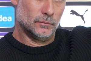 曼市德比经典画面！鲁尼惊世倒钩载入史册！