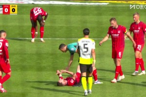 废人动作！海登海默齐夫齐瓦泽亮鞋钉，双脚铲倒恩梅查被直红罚下