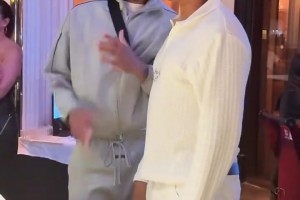 在国王联手吗？德罗赞出席威少基金会并与会长威少相聊甚欢