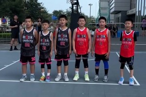 街3少年篮球公开赛青岛站U10年龄组比赛在青岛集地广场开赛！