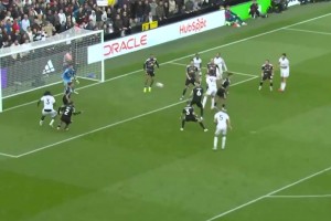 神奇的英超！利兹联球员逆天乌龙上演压哨绝杀