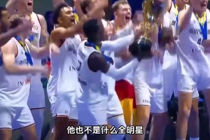 稍显无奈！普利希奇禁区内被放倒，裁判毫无表示