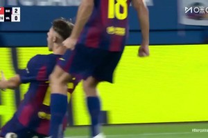 巴萨3分球连进2球！费尔明外围左脚远射世界波破门！