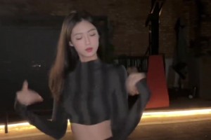 卓识秀小蛮腰热舞：谁说直女不穿阿迪