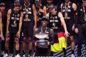 施罗德算不算归化球员呢？他出生于德国父亲是德国人没问题