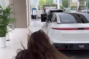 又来看主播打篮球了~