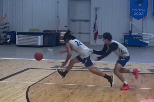 不懂就问，这是打篮球，还是打橄榄球，还是摔跤？？