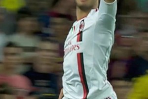 曼联名宿重聚试新装，网友：这胖子不会是鲁尼吧？