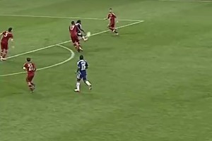 当年魔兽这次停球转身让博阿滕“退避三舍”