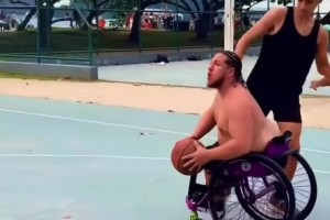 有一说一，轮椅的支撑轮动了，确实走步了