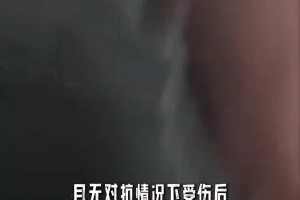 当埃托奥看着豪车现身非洲街头，现场的民众都嗨起来了