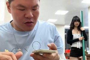 吃夜宵被靓妹要签名！朱芳雨：德土决赛宣告这时代有三分就有冠军