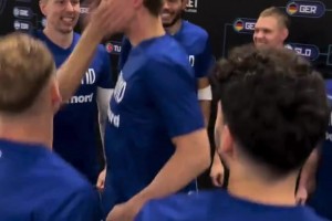 玩挺变态啊！芬兰男篮季军赛前互扇巴掌 马尔卡宁小脸都红了