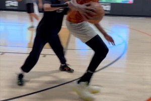 我火硬解靠你了杜兰特最新训练视频：猛练单打！中距离无解！