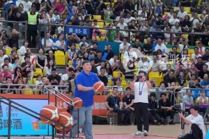 威少这身体状态保持得相当不错啊，怎么会没球队愿意签呢？