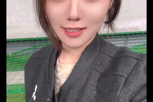 万语难尽涩于口！穿着阿玛尼套装回曼城踩场的德布劳内！