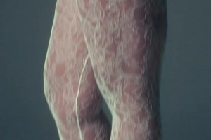 哇塞，唐斯女友这身材也太过丰满了，登哥貌似也喜欢这类型